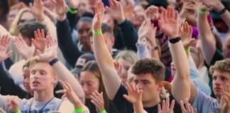 Veliki broj mladih se okreće Isusu, crkve su pune