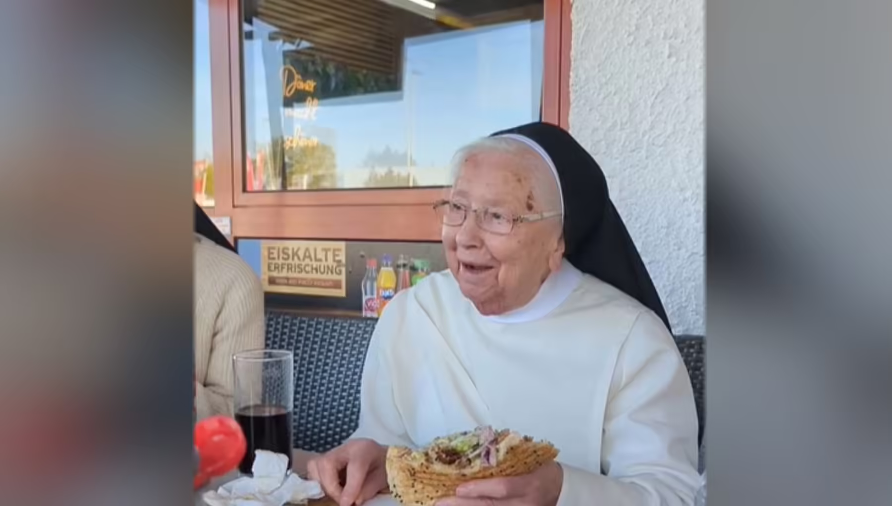 Časna sestra (92) prvi put probala ovo jelo, reakcija je postala viralna