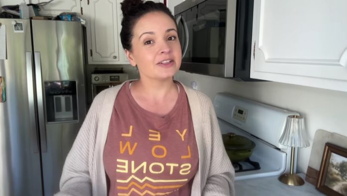 Ova majka hrani djecu samo mesom i priprema ih za treći svjetski rat