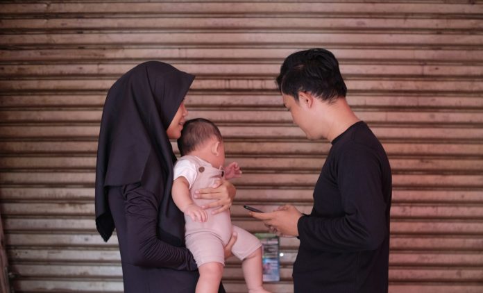 Jedna muslimanska obitelj iz Austrije već dulje vrijeme trpi zlostavljanje susjede koja ih, kako tvrde, lažnim prijavama i napadima pokušava istjerati iz stana.