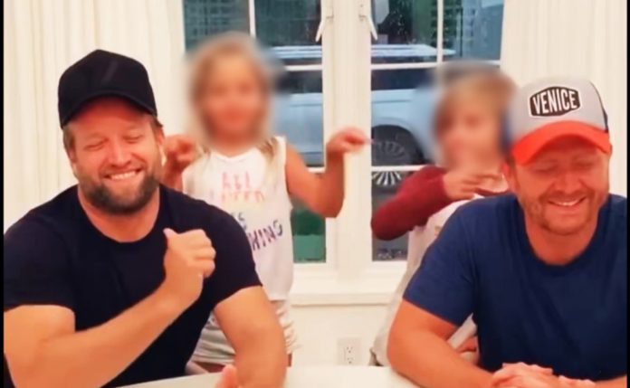 Homoseksualni tate posvojenoj djeci postavili pitanje koje je mnoge šokiralo