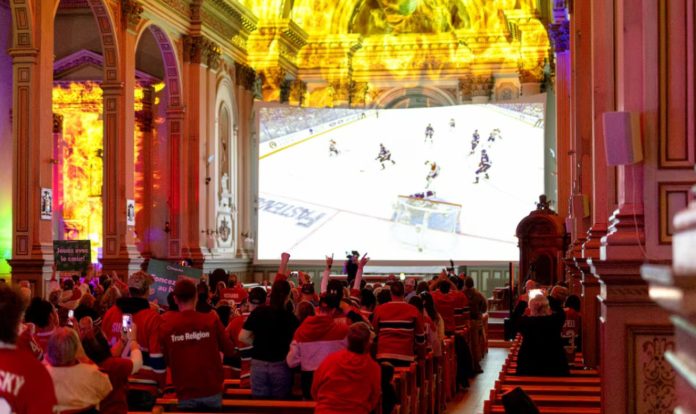 Katedrala u Kanadi prenosila hokejašku utakmicu