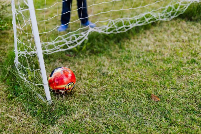 Dječak preminuo nakon što je na njega pao nogometni gol