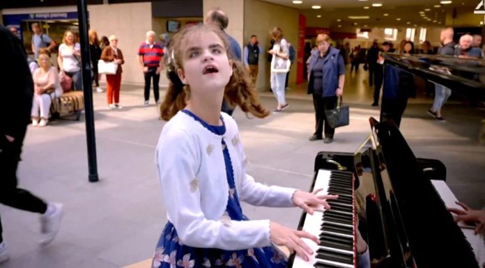 Slijepa djevojčica s autizmom ostavila publiku bez riječi zbog nevjerojatnog talenta