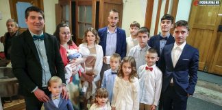 Obitelj Kovačević iz Koprivnice krstila svoje deseto dijete Obitelj Kovačević iz Koprivnice krstila svoje deseto dijete