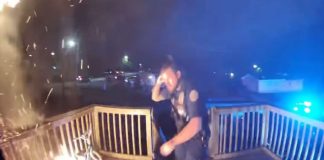 Policajac se pojavio na vratima, a kamere su snimile što je učinio