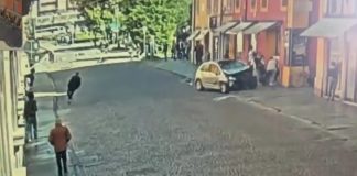 Autom se namjerno zabio u ljude, sedam osoba povrijeđeno