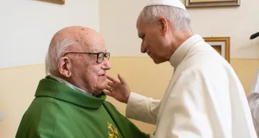 Ima 103 godine i najstariji je svećenik u Vatikanu
