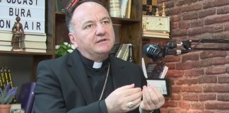 Katolički biskup upozorava: "Čuvajte se duhovnih vođa s društvenih mreža"