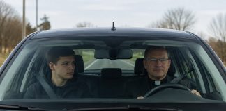 Policajci su zaustavili automobil u kojem je svećenik, a onda su otkrili što posjeduje Policajci su zaustavili automobil u kojem je svećenik, a onda su otkrili što posjeduje