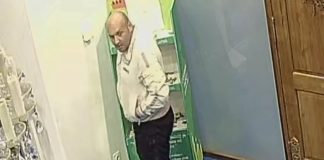 Htio ukrasti tenisice u džamiji pa naletio na vlasnika