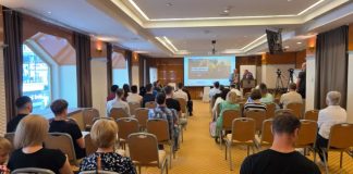 U Zagrebu predstavljen Indeks progona kršćana za 2026. godinu Predstavnik međunarodne organizacije Open Doors, koja se zalaže za prava progonjenih kršćana, Kurt Igler boravio je u Zagrebu 19. i 20. lipnja na poziv Hrvatske protestantske konferencije (HPK), gdje je predstavio Indeks progona kršćana 2026.