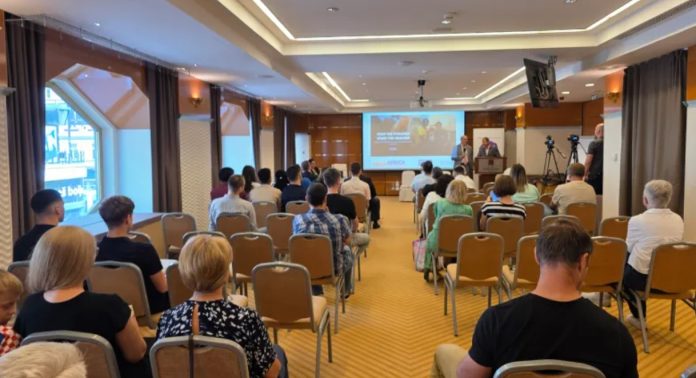 Predstavnik međunarodne organizacije Open Doors, koja se zalaže za prava progonjenih kršćana, Kurt Igler boravio je u Zagrebu 19. i 20. lipnja na poziv Hrvatske protestantske konferencije (HPK), gdje je predstavio Indeks progona kršćana 2026.