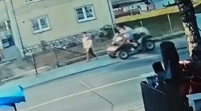 Potrebne molitve: Vozač (20) izgubio kontrolu nad quadom, sletio s ceste i teško ozlijedio djevojku