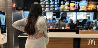 Nesvakidašnja situacija: Žena rodila djevojčicu u McDonald’su Nesvakidašnja situacija: Žena rodila djevojčicu u McDonald'su