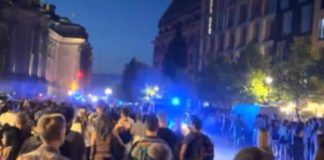 Muškarac se kombijem zabio u sudionike parade ponosa u Berlinu Muškarac se kombijem zabio u sudionike parade ponosa u Berlinu