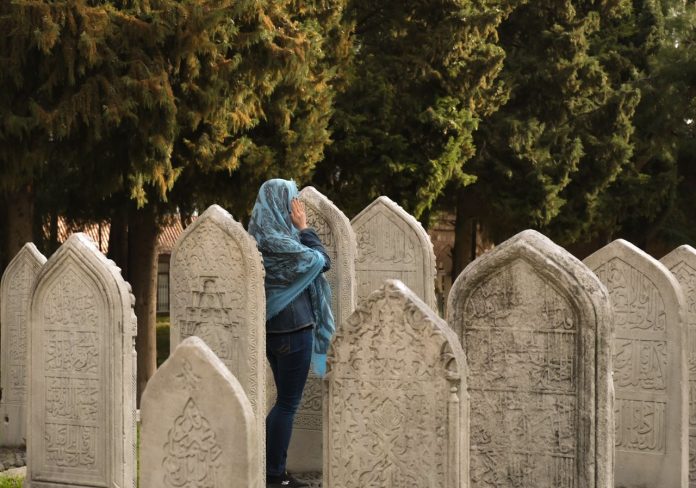 Nepoznati počinitelji išarali muslimansko groblje u Livnu