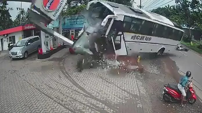 Prevrnuo se autobus pun svatova, ima ozlijeđenih