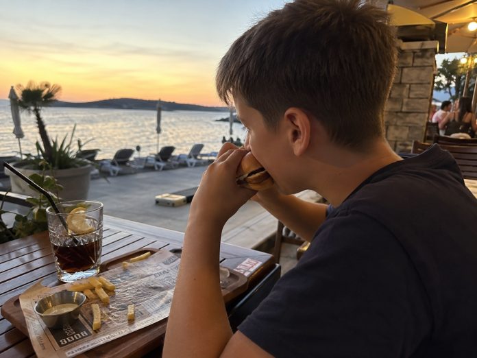 Mladići na Braču pretukli dječaka iz Zagreba