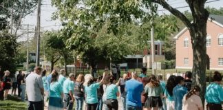 Više od 20 beba spašeno nakon što su se kršćani molili u blizini klinika za pobačaje