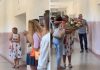 Gimnazijalci priredili dirljivi oproštaj najvoljenijoj profesorici