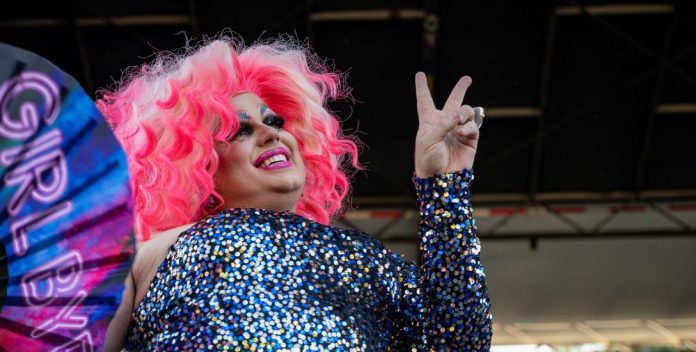 Katolička biskupija suorganizator je drag showa u Švicarskoj