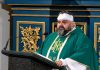 Ozlijeđeni poljski svećenik slavio misu dva dana nakon tragičnog napada