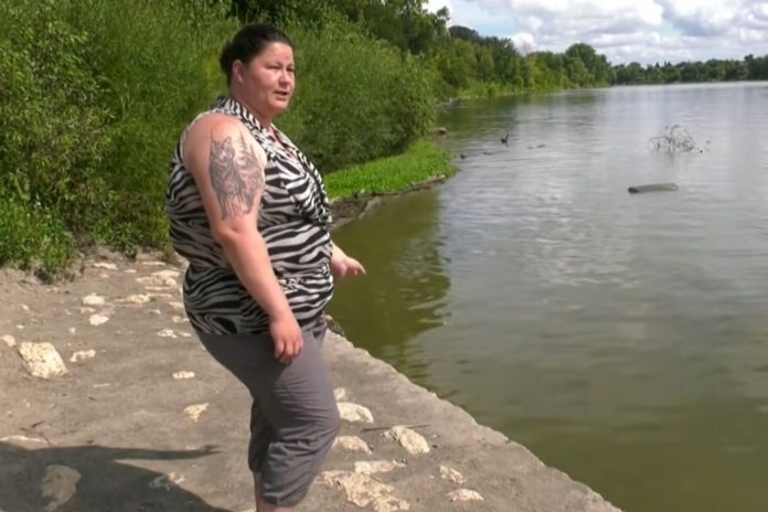 Ova žena je skočila u rijeku kako bi spasila djevojčicu i njenog oca od utapanja: 