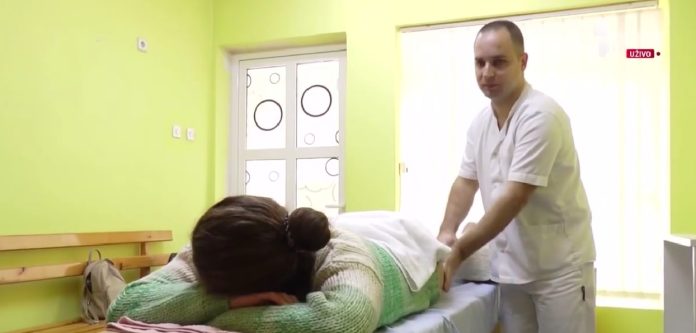 Ilija je rođen slijep, ali je postao fizioterapeut, pjevač i pjesnik